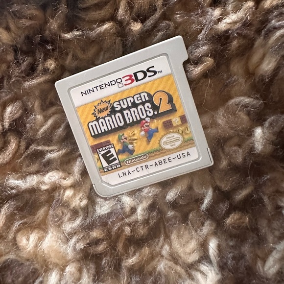 New Super Mario Bros for 3DS - Picture 1 of 3